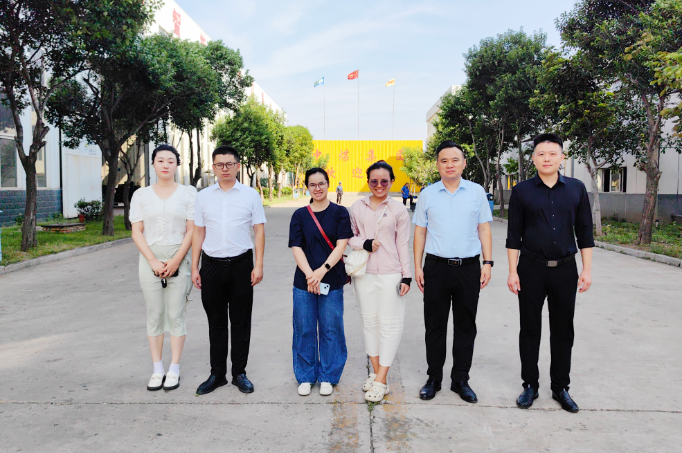 越南客商莅临中煤集团采购矿山设备