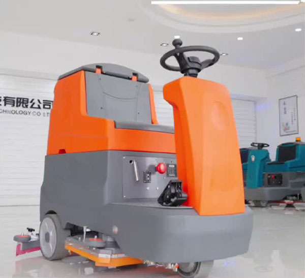 室内驾驶洗地车