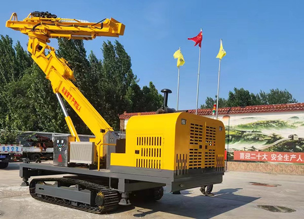 单臂履带式凿岩台车