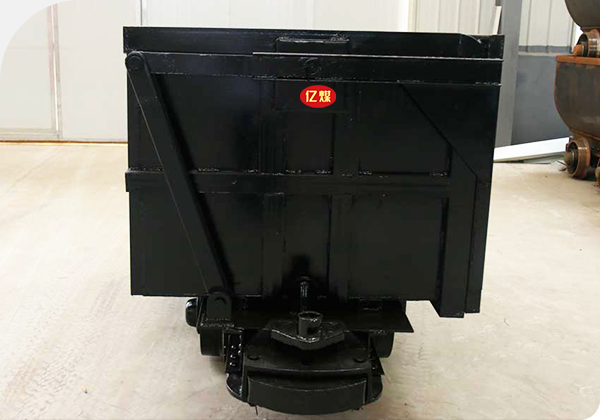 单侧曲轨侧卸式矿车-自动翻卸 自动复位