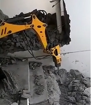 13B小型挖掘机房屋改造