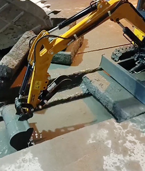 13B小型挖掘机鱼塘挖掘