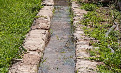 23小型挖掘机挖沟挖渠