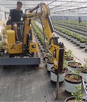 25小型挖掘机打孔