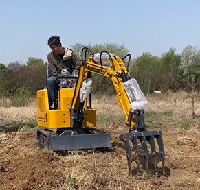 30W小型挖掘机耕地种植