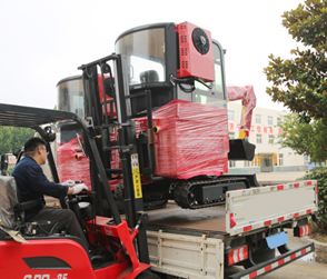 30小型挖掘机发货