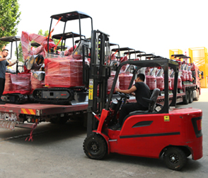 30小型挖掘机发货