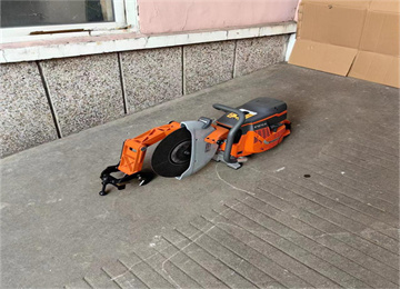 HC355型内燃钢轨锯轨机