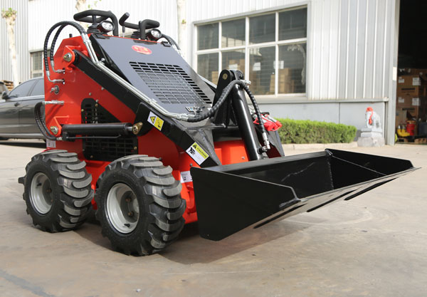 迷你轮式滑移装载机