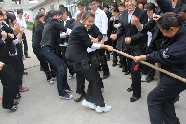 /山东中煤工矿金秋十月体育活动比赛－－拔河比赛/