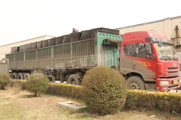 /喜讯：山东中煤矿车产品发往山西某煤矿/