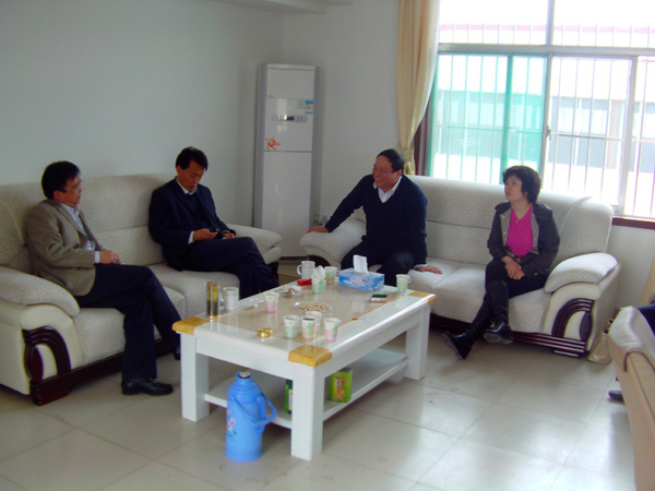 /济宁市政府、市卫生局有关领导来我集团参观指导/