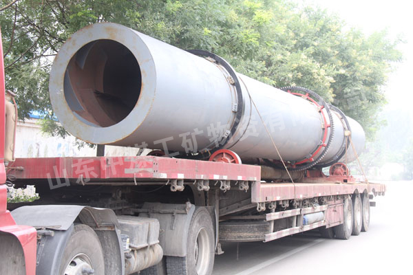 /山东中煤工矿集团销售的大型化工滚筒设备正式装车发往山西/