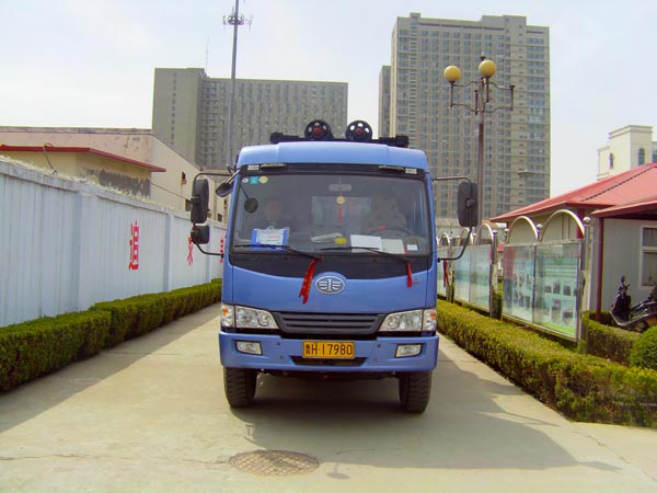 /中煤工矿集团生产的矿车运往郓城某矿/