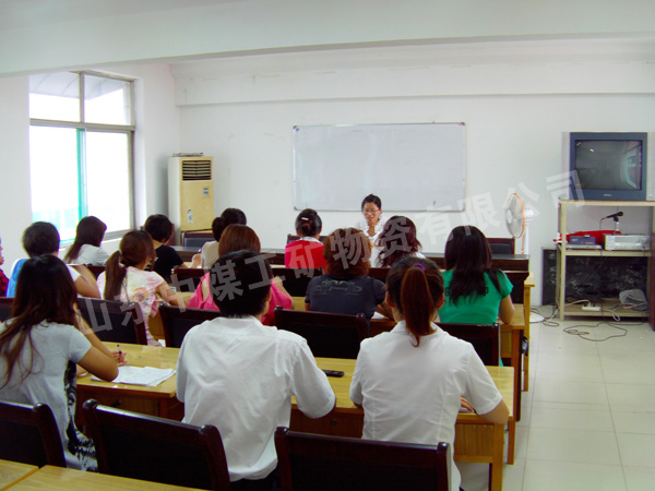 /山东中煤中贸公司组织新员工理论培训/