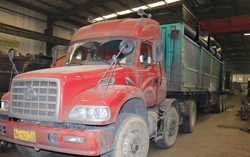 中煤集团一批矿车发往陕西某矿山