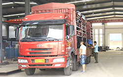 中煤集团一批翻斗式矿车发往山西临汾