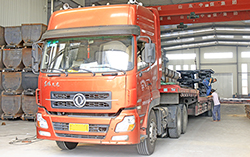 越南客商订购的一批矿用平板车发往上海港