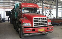 中煤集团一批翻斗式矿车发往山西柳林县