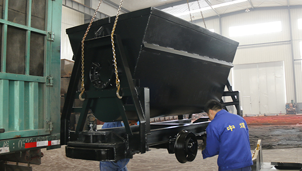 中煤集团一批定制型翻斗式矿车发往山西吕梁