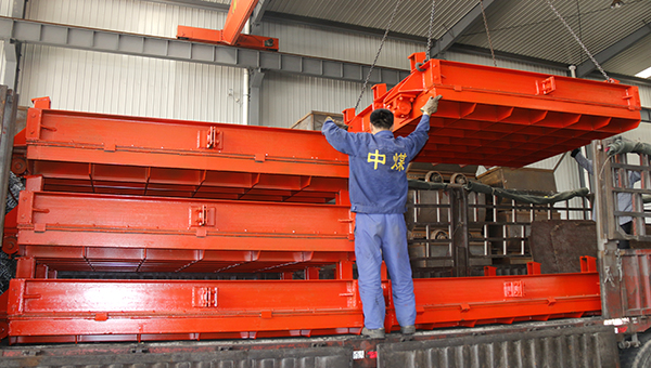 中煤集团一批防水密闭门发往陕西