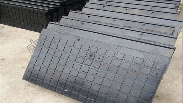 橡胶道口板的特点及用途