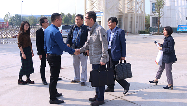 热烈欢迎韩国客商莅临我集团考察采购大型设备