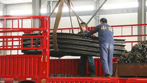 中煤集团一批矿山支护设备发往内蒙古锡林郭勒盟