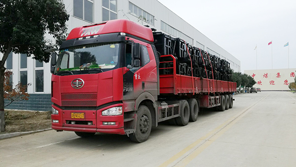 中煤集团一批侧卸式矿车发往江西上饶