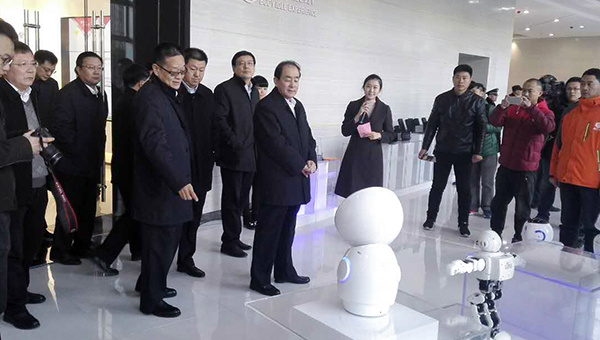 市委书记马平昌亲临山东信息产业基地展厅中煤展位参观指导