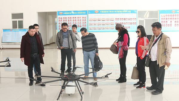 热烈欢迎泰国客商一行莅临中煤集团采购农用无人机