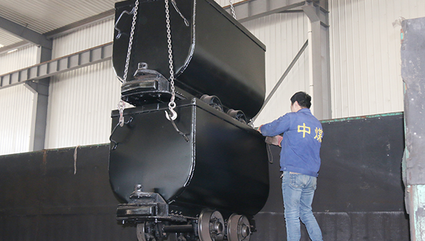 中煤集团50辆固定式矿车发往山西长治