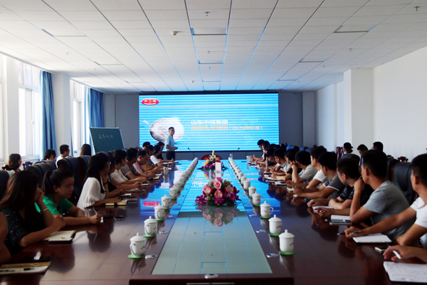 济宁市工信商务职业培训学校举行商务礼仪培训