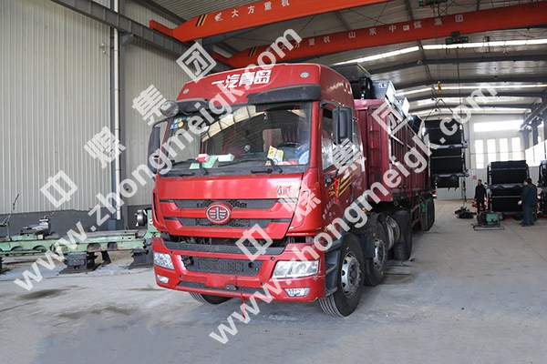 中煤集团一批翻斗式矿车发往山西朔州