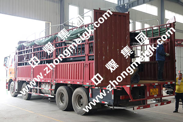 中煤集团一批矿用平板车发往贵州六盘水