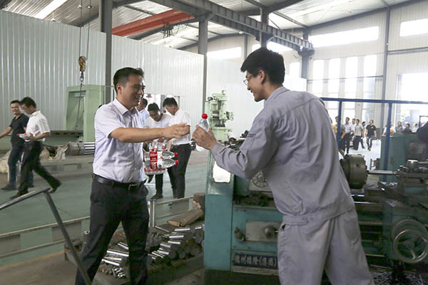 炎炎夏日送清凉 中煤集团领导亲切慰问一线员工