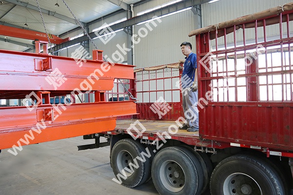 中煤集团一批矿用门设备发往新疆伊宁