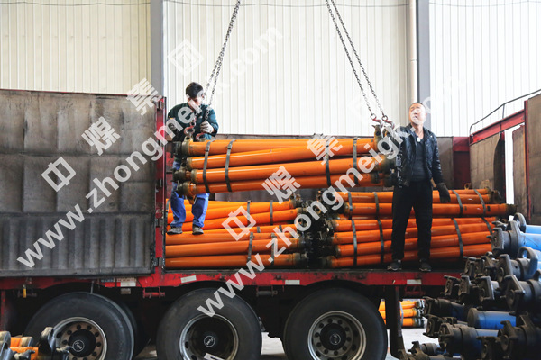中煤集团一批液压支柱发往山西阳泉