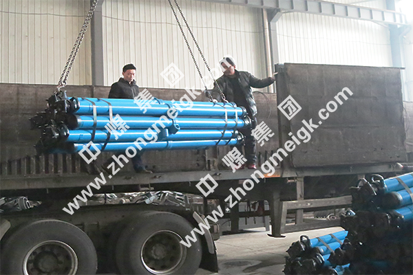 中煤集团一批液压支柱发往山西长治