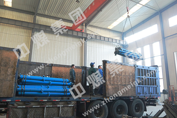 中煤集团一批液压支柱发往山西朔州