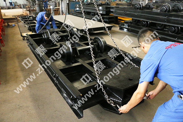 中煤集团一批矿用平板车设备发往山西省左权县